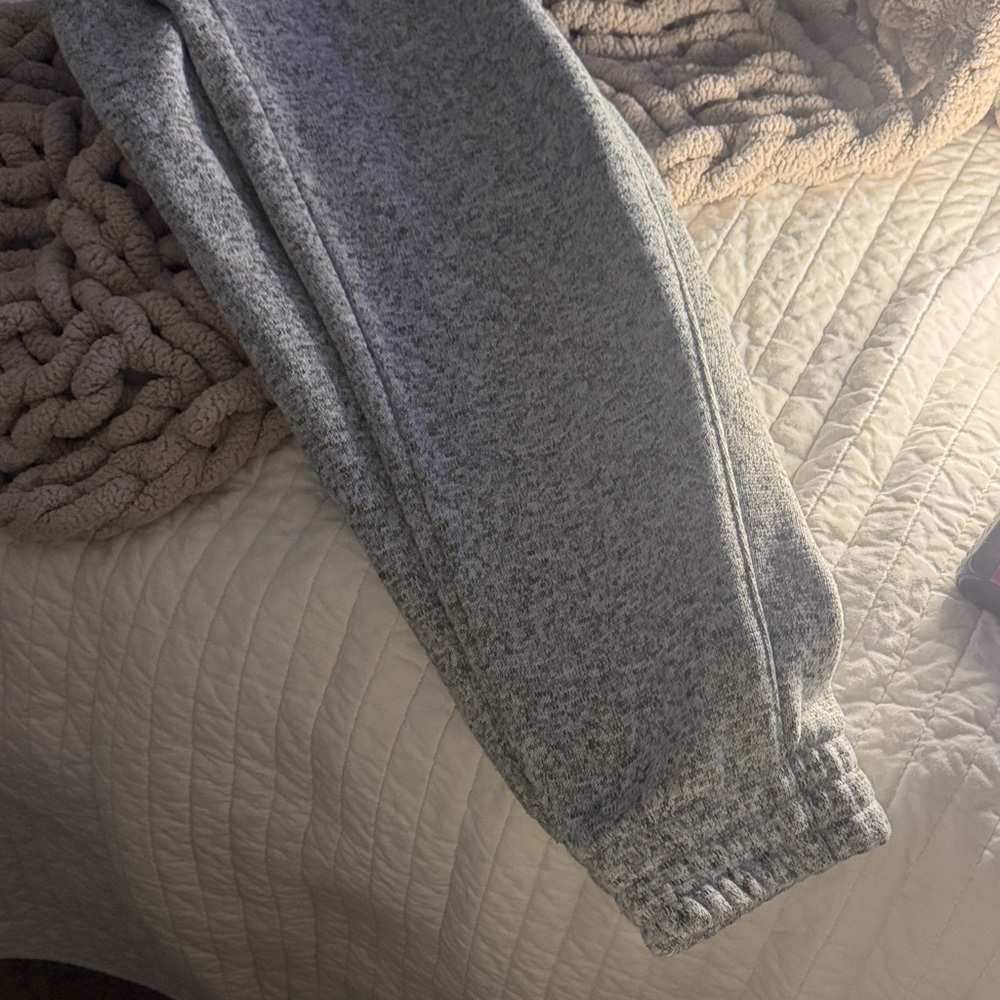 Women's Heather Gray Jogger Pants - Picture 2 of 4